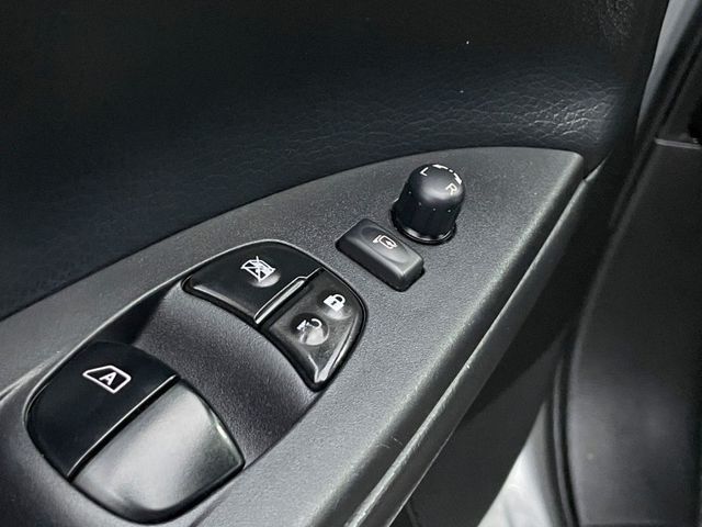 Nissan Tiida  第22張相片