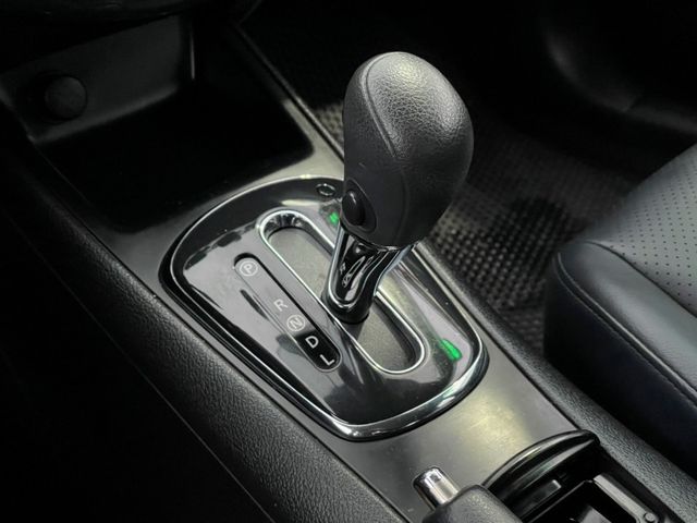 Nissan Tiida  第24張相片
