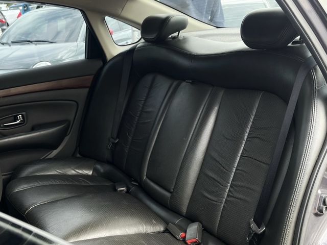 Nissan Bluebird  第11張相片
