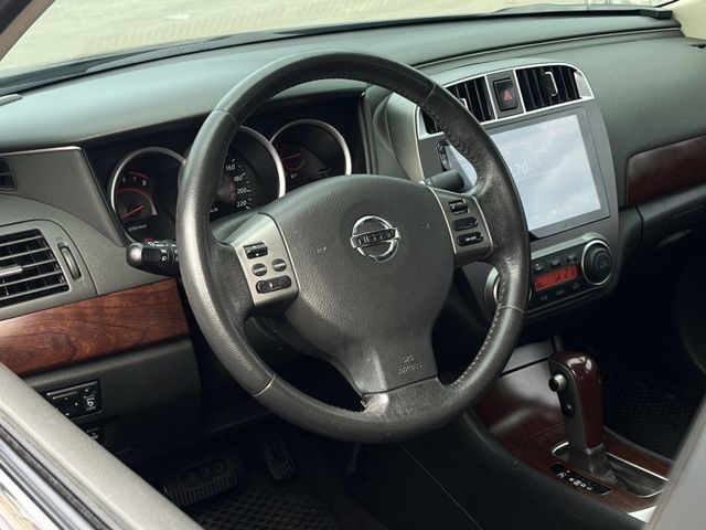 Nissan Bluebird  第13張相片