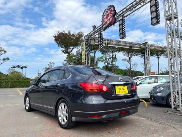 Nissan Bluebird  第15張相片