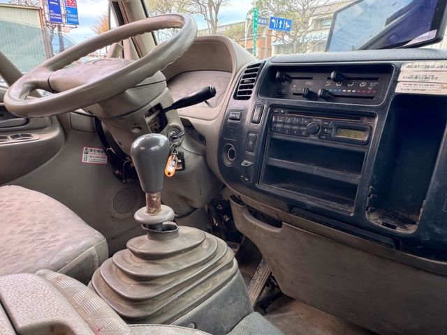 Hino 300  第6張相片