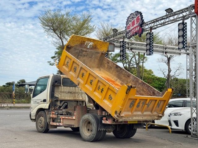 Hino 300  第14張相片