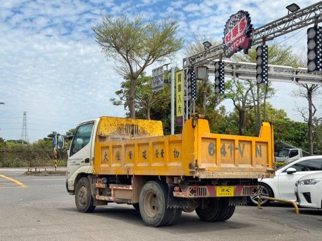 Hino 300  第15張相片