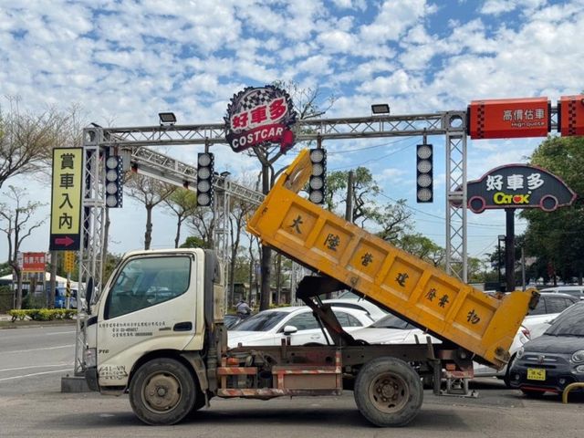 Hino 300  第16張相片