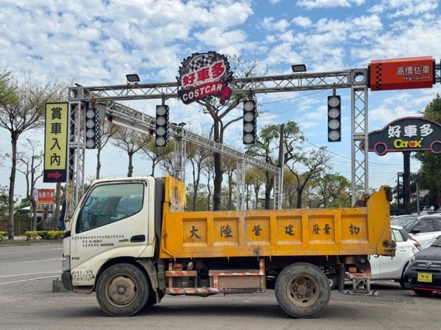 Hino 300  第17張相片