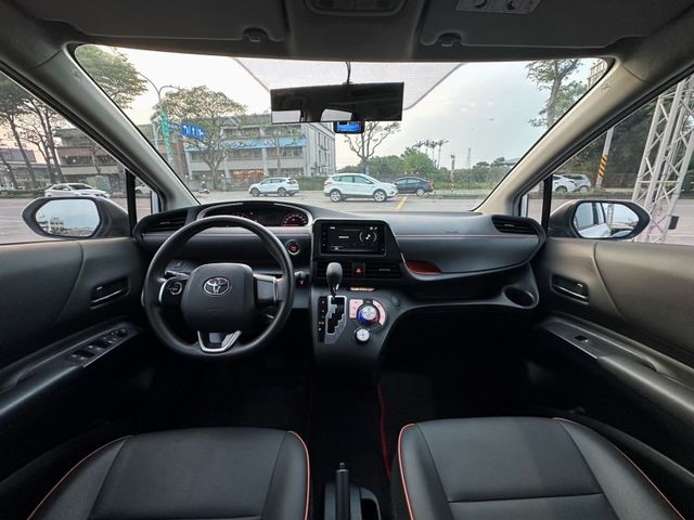 Toyota SIENTA  第6張相片