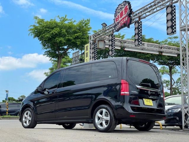 2020 V220d 7座 原鈑 跑7萬 自動停車 電滑門 電尾門  第3張相片