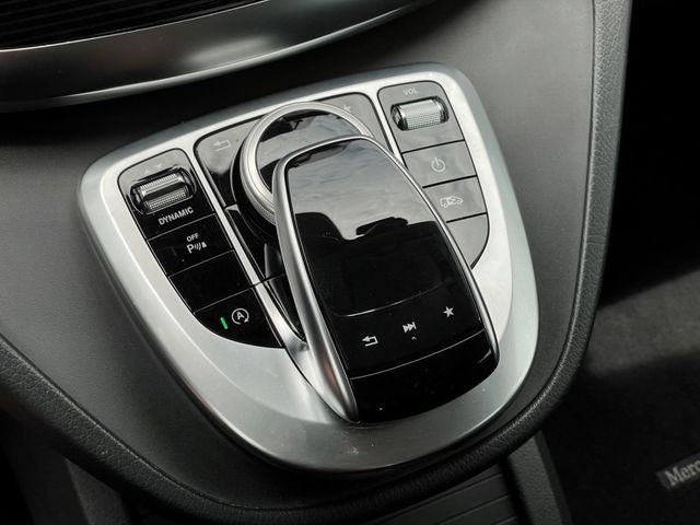 2020 V220d 7座 原鈑 跑7萬 自動停車 電滑門 電尾門  第6張相片