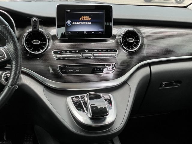 2020 V220d 7座 原鈑 跑7萬 自動停車 電滑門 電尾門  第9張相片