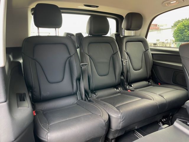 2020 V220d 7座 原鈑 跑7萬 自動停車 電滑門 電尾門  第14張相片