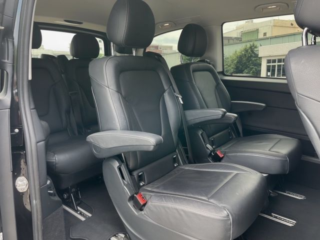 2020 V220d 7座 原鈑 跑7萬 自動停車 電滑門 電尾門  第17張相片