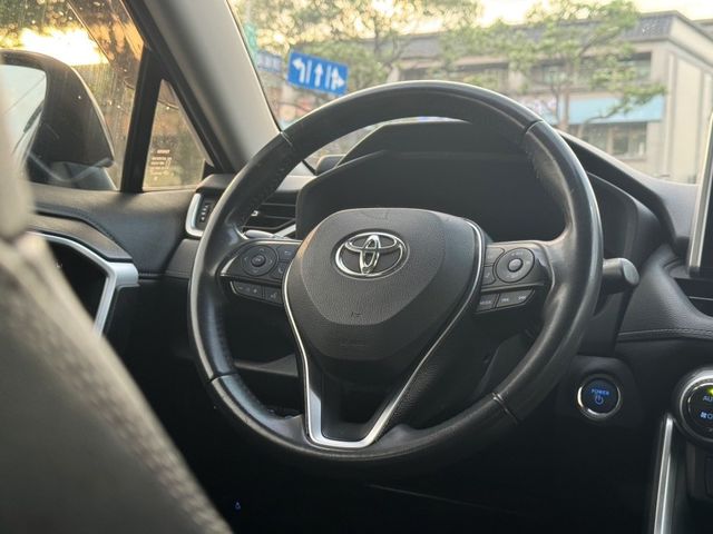 2021年RAV4 油電旗艦 跑6萬  第14張相片