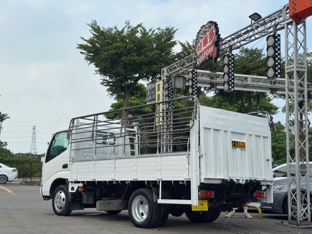 Hino 300  第3張相片