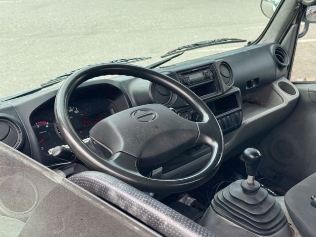 Hino 300  第7張相片