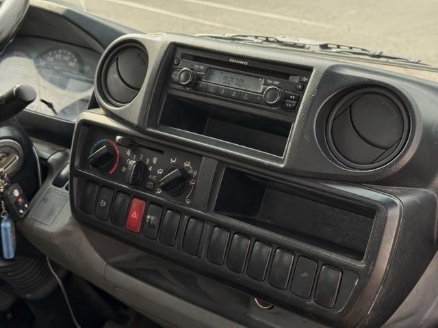 Hino 300  第8張相片