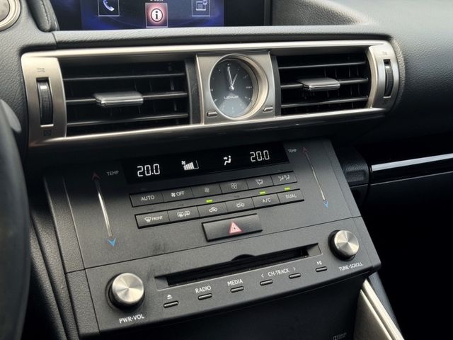 Lexus IS  第10張相片