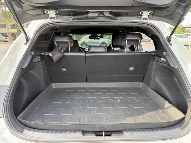 Toyota Auris  第13張相片