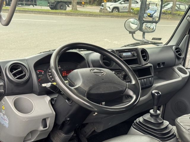 Hino 300  第9張相片