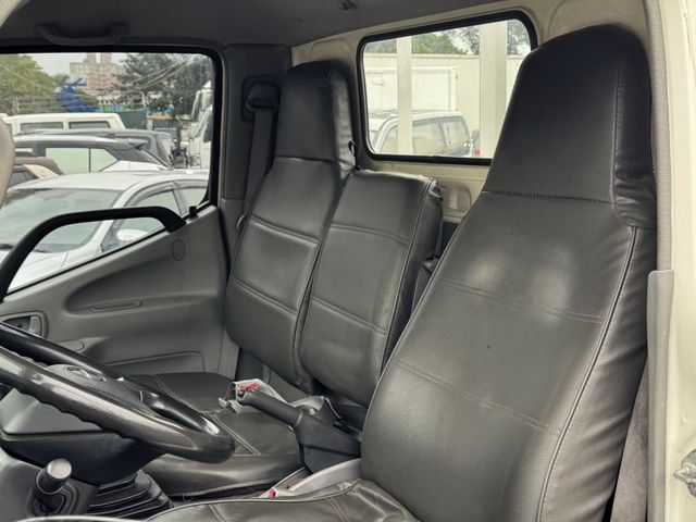 Hino 300  第10張相片