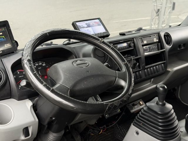 Hino 300  第9張相片