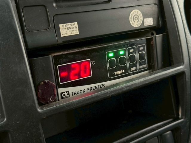 Hino 300  第10張相片