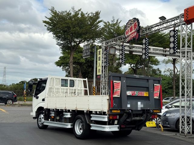 Hino 300  第7張相片