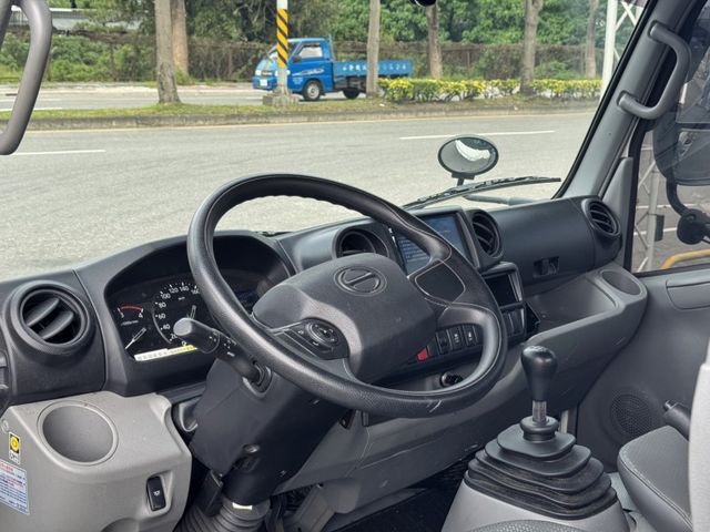 Hino 300  第11張相片