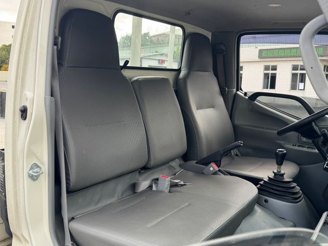 Hino 300  第13張相片