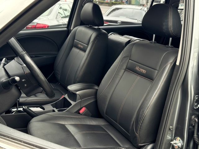 Mitsubishi Zinger  第33張相片