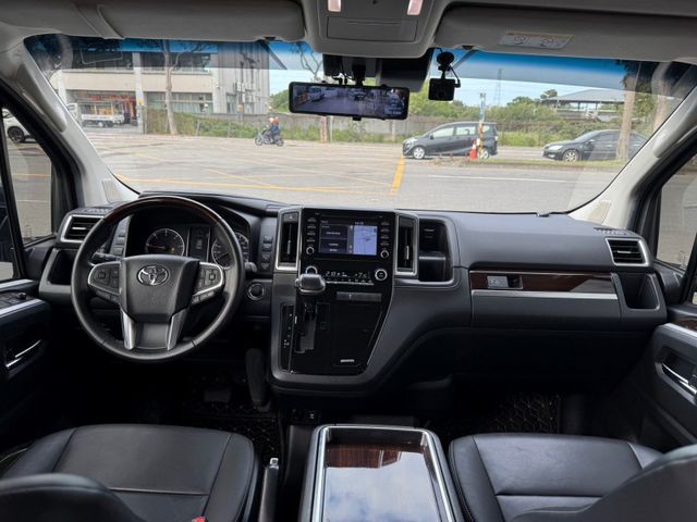 Toyota Granvia  第9張相片