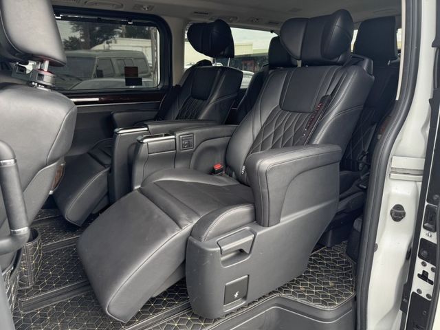 Toyota Granvia  第12張相片