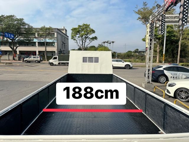 Hino 300  第7張相片