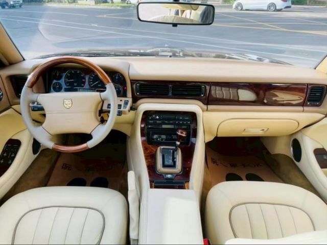 Jaguar XJ6  第9張相片