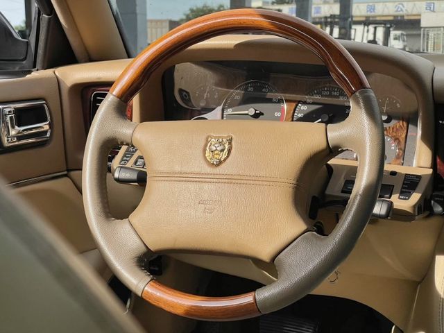 Jaguar XJ6  第10張相片