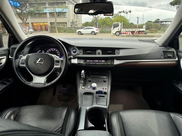 Lexus CT200H  第7張相片
