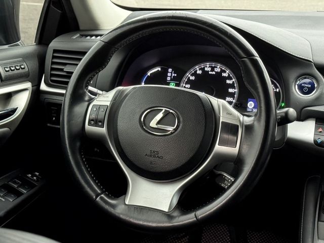 Lexus CT200H  第8張相片