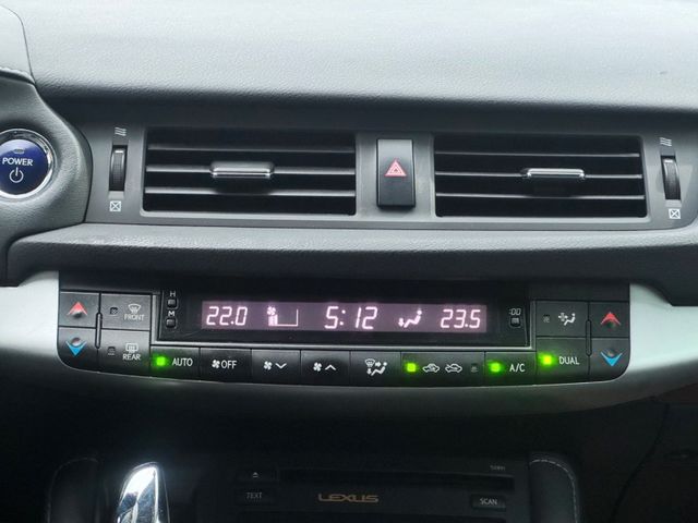 Lexus CT200H  第12張相片