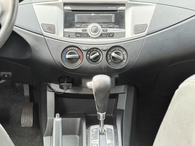 Mitsubishi Zinger  第11張相片