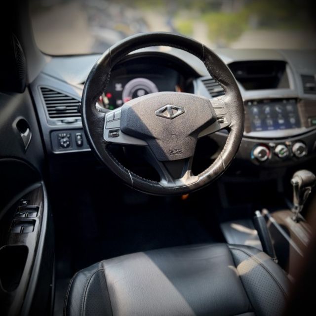 旗艦版 液晶螢幕 盲點 行李架 17吋鋁圈  第4張相片