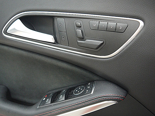 Mercedes-Benz/賓士 CLA250  第18張相片