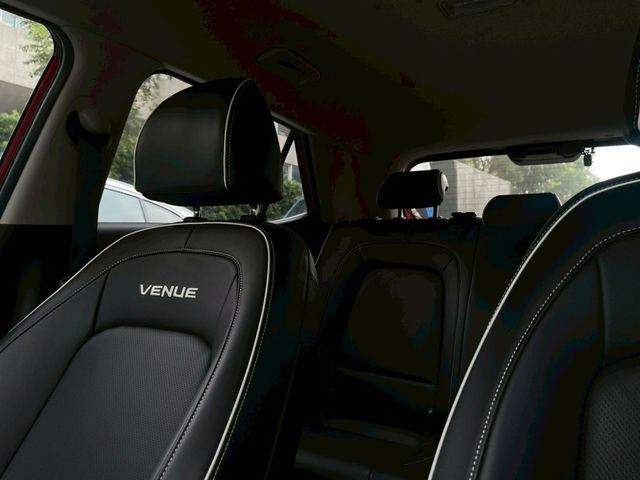 Hyundai Venue  第13張相片