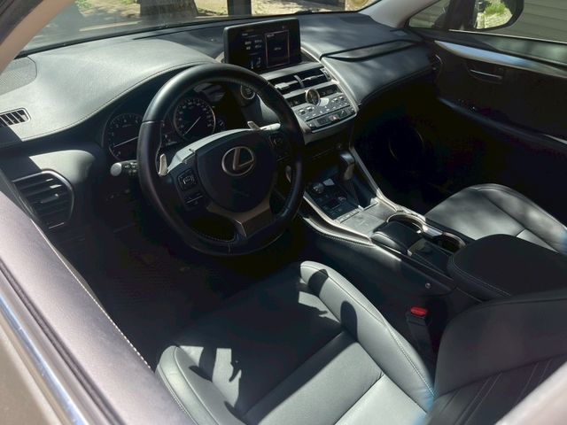 Lexus NX  第3張相片