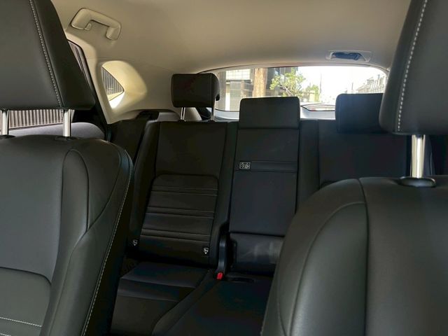 Lexus NX  第7張相片