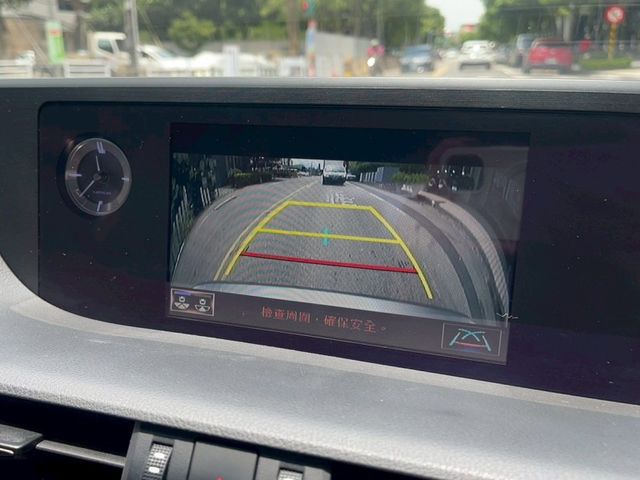 Lexus ES  第10張相片