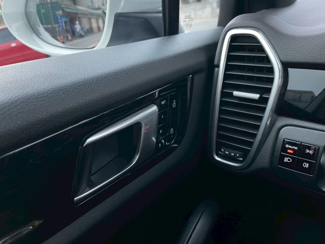Porsche保時捷 Cayenne   第6張相片