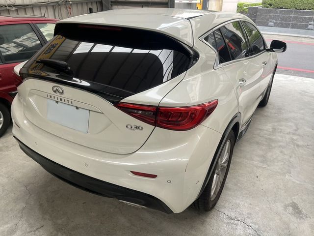 INFINITI無限 Q30  第2張相片