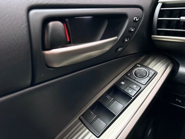 LEXUS凌志 IS 300  第13張相片