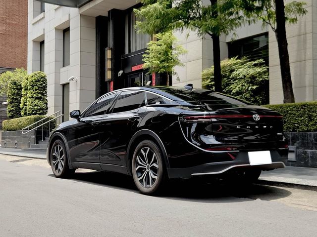 TOYOTA豐田 CROWN  第2張相片