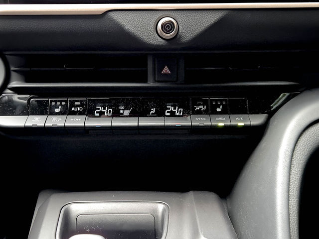 TOYOTA豐田 CROWN  第11張相片